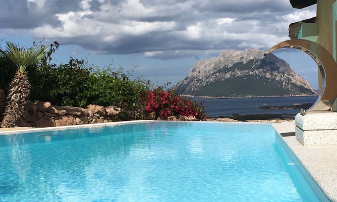 Porto San Paolo Villa | HERMOSA CASA. PANORAMA FANTÁSTICO. SUEÑA ATMÓSFERA.