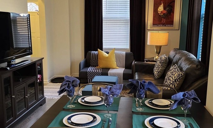 Southwest Center City Casa | Hermosa Casa En Bloque De Jardín Único En La Ciudad.