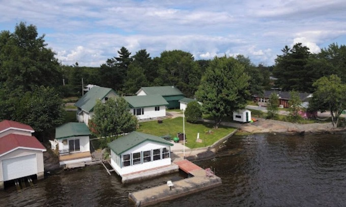 West Nipissing Casa | Beautiful lake house! ( pet friendly)