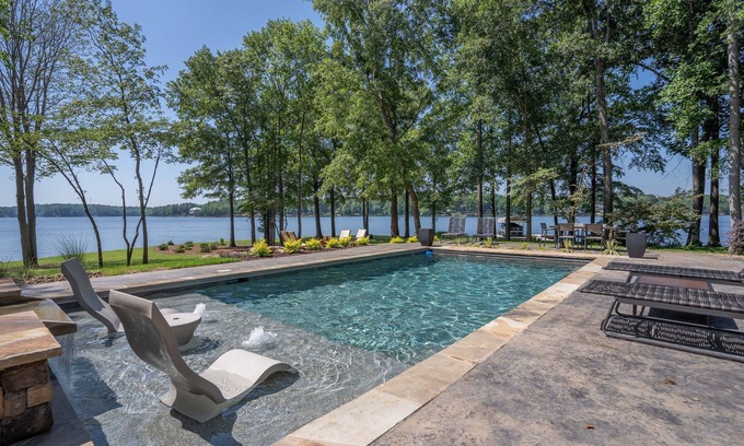 Misty River Casa | Beautiful Lake Oconee Lake Front Estate with Custom POOL AND HOT TUB