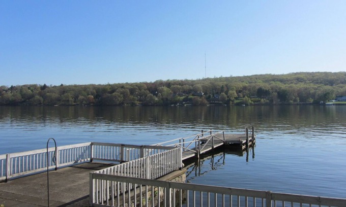 Brookfield Casa | Beautiful lakefront summer house with hot tub and private dock!