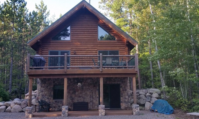 Orr Cabina | Log Cabin hermosa en el lago remoto, con acceso limitado Pública.