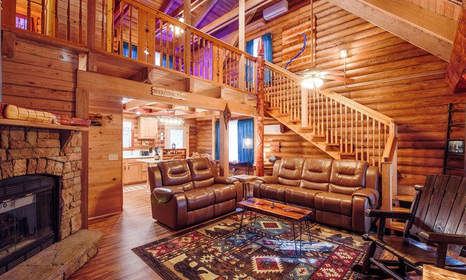 Lake City Cabina | Beautiful log home less than a half mile from ichetucknee springs north entrance