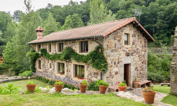 Riotuerto Casa | PRECIOSO MOLINO (1824) JUNTO AL RIO MIERA, CERCA DE LA PLAYA Y CABARCENO