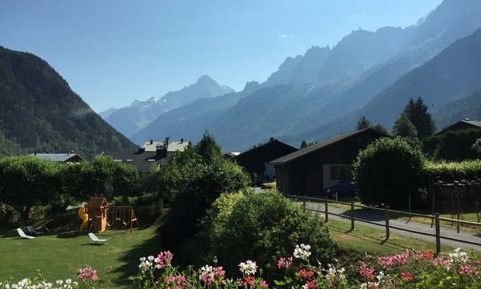 Les Houches Apartamento | Beautiful modern 3 bed en-suite chalet apartment with balcony
