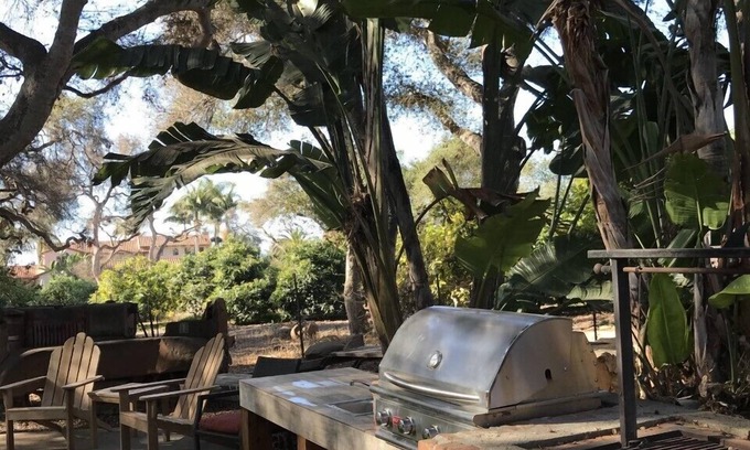 Toro Canyon Casa | Beautiful mountain view avocado ranch. 6 minutes to Carpinteria & beaches.