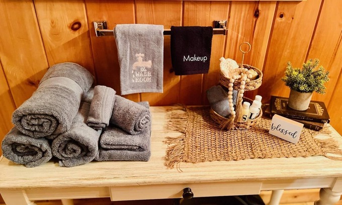 Clarkesville Cabina | Beautiful Mountain Cabin - 1/2 Mile from Lake Burton GA. Near Clayton , Helen