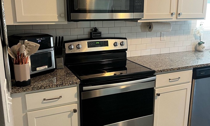 Kentwood Casa | Beautiful Newer 2 story family Home close to the Airport