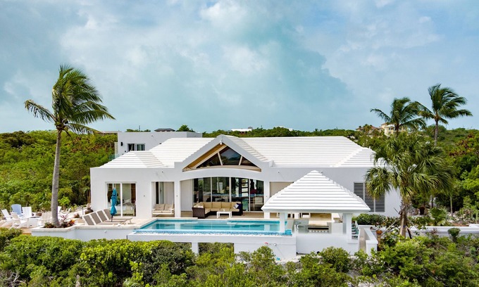 The Bight Villa | Hermosa vista al mar, PISCINA Villa caminar o conducir a GRACE BAY BEACH - Turtle Ridge