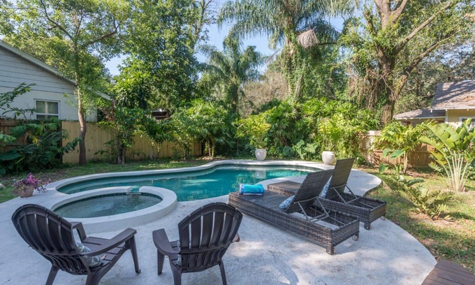 Old Seminole Heights Casa | Hogar hermoso de la piscina cerca de los jardines de Busch, del parque de Lowry, y de los grandes restaurantes