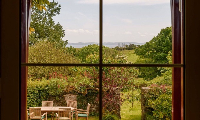 Looe Villa | Estupenda casa de vacaciones privada con WIFI, TV, balcón, vista panorámica, aparcamiento