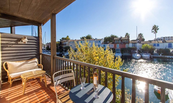 Port Grimaud Apartamento | Beautiful renovated 2-room apartment in Port GrimaudSouth - WIFI