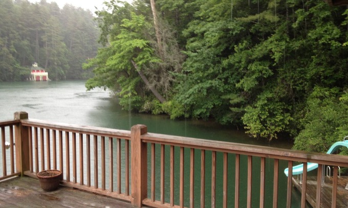 Lakemont Cabina | Hermosa casa de lago y casa de madera rústica en medio de árboles