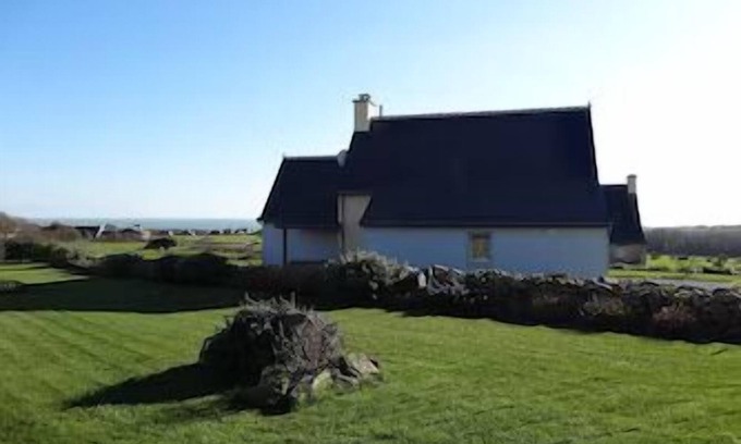 Primelin Casa | BEAUTIFUL SEA VIEW HOUSE. CLOSE TO THE BEACH and coastal paths