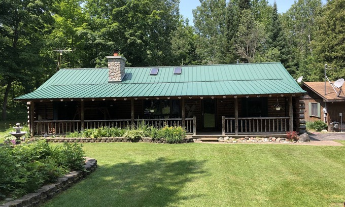 Cheboygan Casa | Hermosa casa de madera en el corazón del norte de Michigan