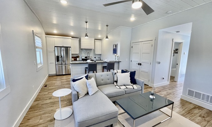 Spearfish Apartamento | Beautiful Serene Carriage House Apartment