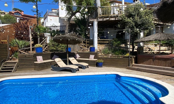 Begur Apartamento | Hermoso estudio / apartamento con aire acondicionado y uso de piscina.