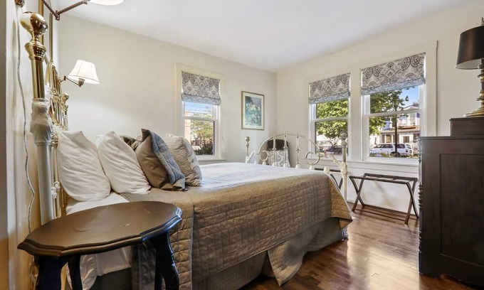 Sturgeon Bay Hotel | Beautiful suite, Two person jet tub, Downtown.