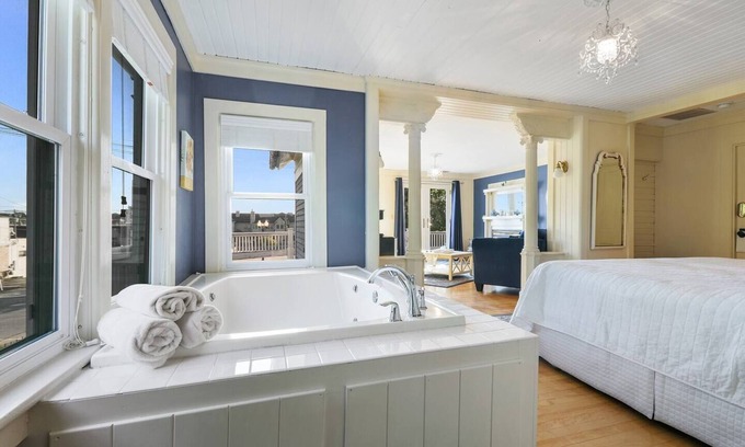 Sturgeon Bay Hotel | Beautiful suite with two person Jet tub. Downtown!