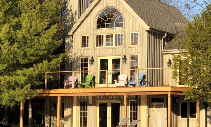 Muskoka Lakes Cabaña | Hermosa cabaña de 6 dormitorios con vista al atardecer y casa de botes en el lago central de Rosseau