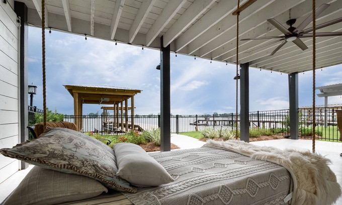 Jarreau Casa | Beautiful Townhome on False River