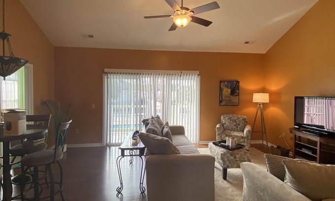Little River Casa | Beautiful Townhome Close to SC's Great Golf and both NC and SC Beaches