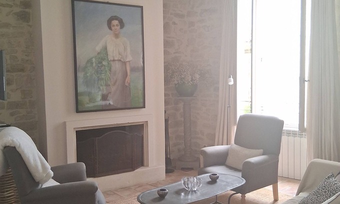 Calvisson Casa | hermosa casa de piedra del pueblo, diseñada y amueblada con un estándar muy alto