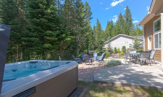 McCall Casa | BEAUTIFULLY FURNISHED, COMFORTABLE, ALL SEASON'S HOME W/ PRIVATE HOT TUB