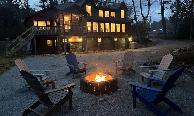 Bradford Casa | Beautifully Renovated Lake House