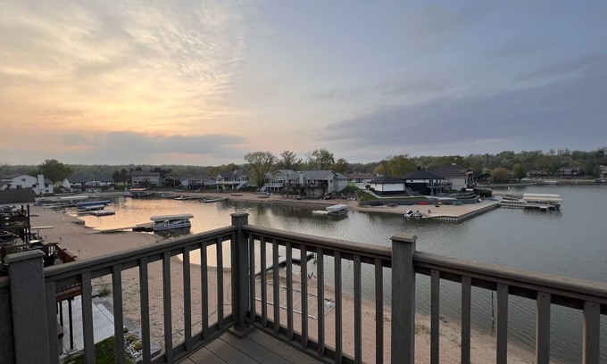 Papillion Casa | Beautifully renovated lake house - sleeps up to 18!