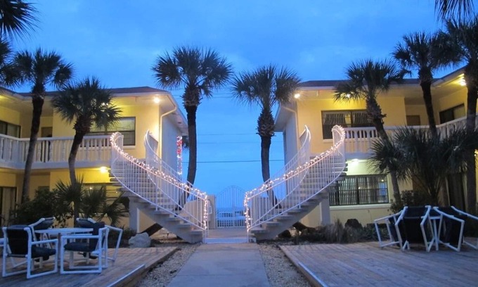 Ormond-by-the-Sea Condominio | Bellamente renovado y pasos de la playa y Wifi gratuito!