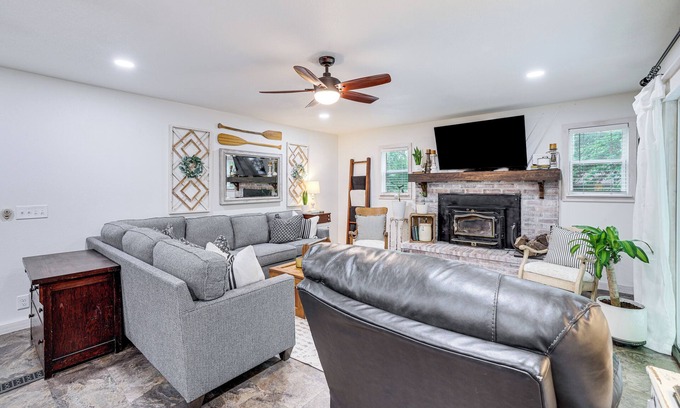 Garfield Casa | Beaver Lake Getaway w/ 2 Decks, Grill, & Views!