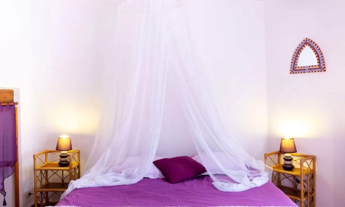 L'Epine Cama Y Desayuno | Alojamiento y desayuno 'Ancolie' con terraza privada, jardín compartido y Wi-Fi