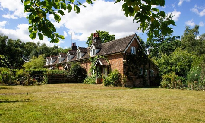 Staplefield Casa | Beeches Cottage - Beautiful Garden - Parking