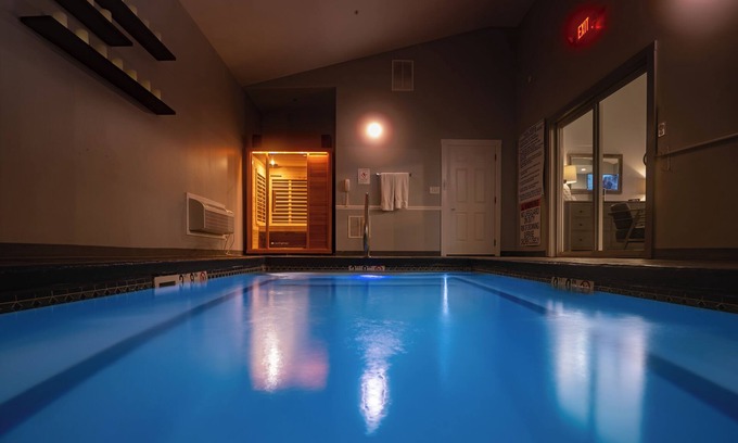 Cumming Hotel | Belamere Swimming Pool Suites