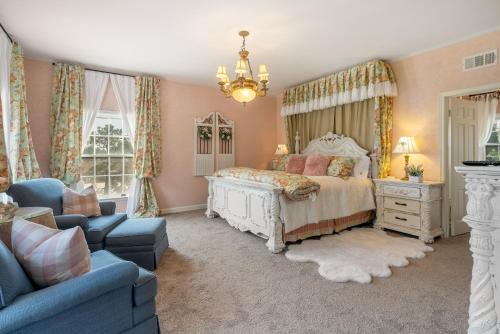 Fort Smith Casa | Beland Mansion-Blushing Rose suite