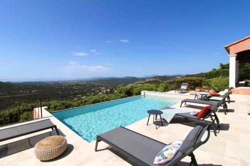 La Londe-les-Maures Villa | BELLE VUE Villa climatisée pour 8 personnes avec piscine chauffée et vue mer panoramique à La Londe-les-Maures