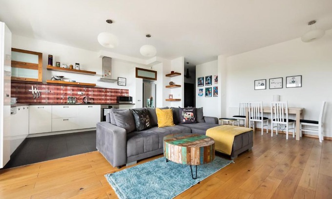 Bemowo Apartamento | Bemowo Kocjana 2-Bedroom Apartment by BookingHost