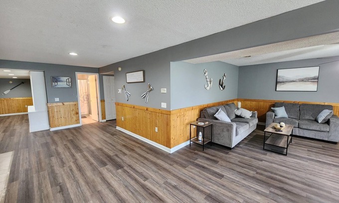 Goreville Casa | Best sunset views on the lake, renovated 3 bedrooms, 2 bath sleeps 8 people.