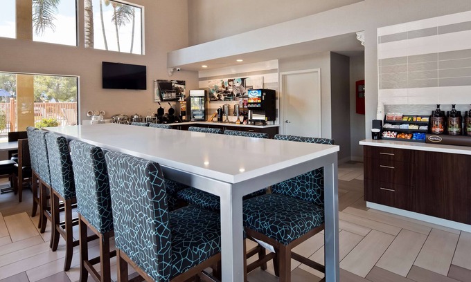 Wood Ranch Hotel | Best Western Apricot Inn