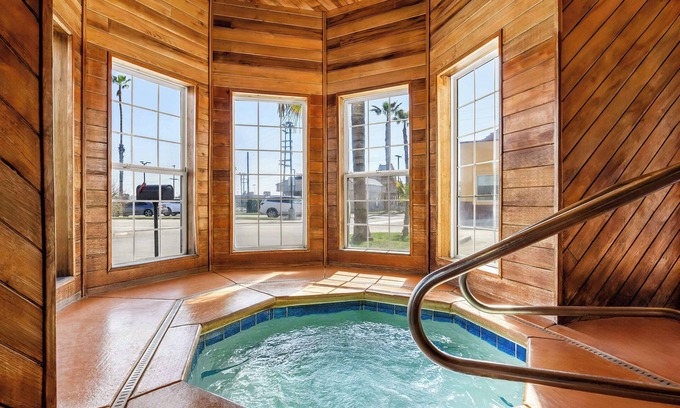 Delano Hotel | Best Western Liberty Inn
