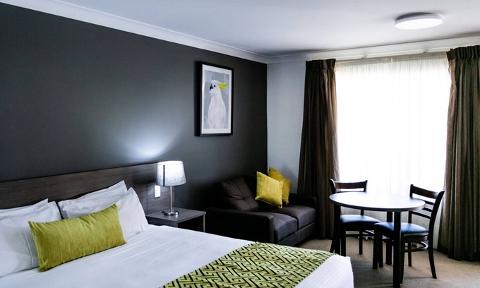 Orange East Hotel | Best Western Plus Ambassador Orange