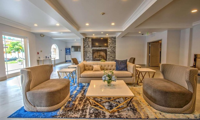 Burbank Hotel | Best Western Plus Media Center Inn & Suites