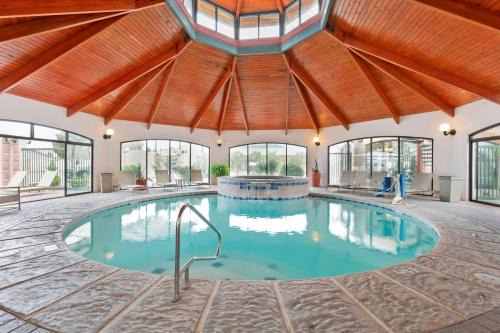 Pecos Hotel | Best Western Plus Swiss Chalet Hotel & Suites