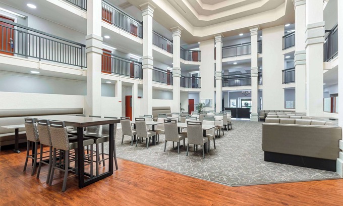 Patterson Hotel | Best Western Plus Villa Del Lago Inn Patterson