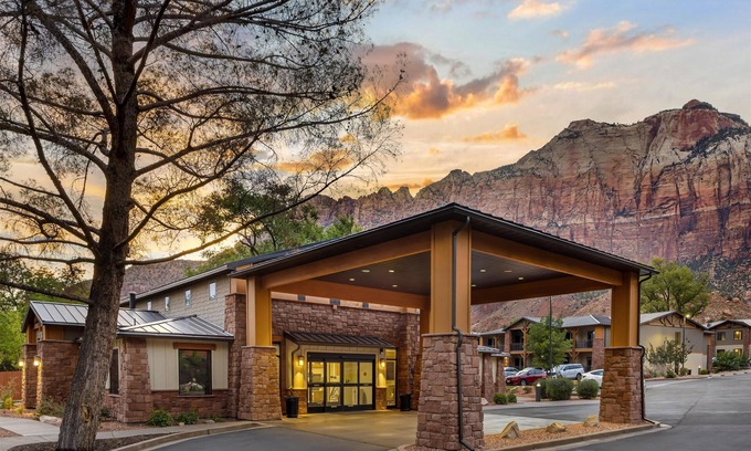 Zion National Park South Entrance Hotel | Best Western Plus Zion Canyon Inn & Suites