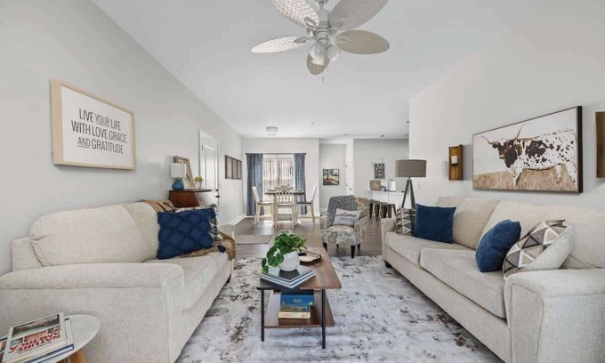 Bettendorf Casa | Bettendorf Gem: 2BR Condo w/ King Bed & Garage