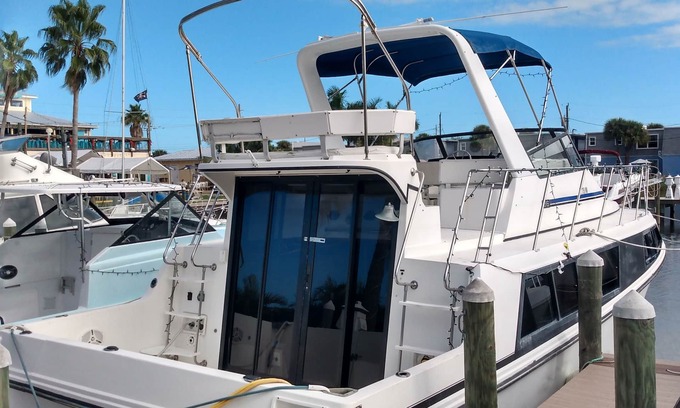 Cocoa Beach Alquiler De Eote | ¡Big Boat Hotel en un puerto deportivo junto a la playa!
