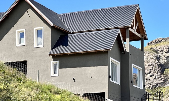 El Chaltén Casa | Big house with amazing views, light for 7 people