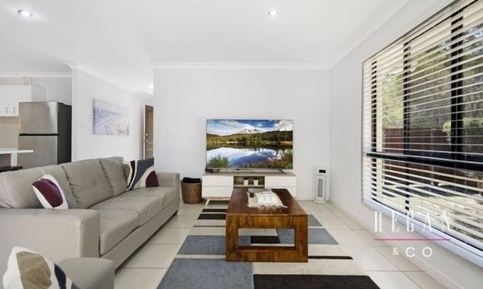 Sandstone Point Casa | Big Sandstone Point House! Sleeps 10, Bribie